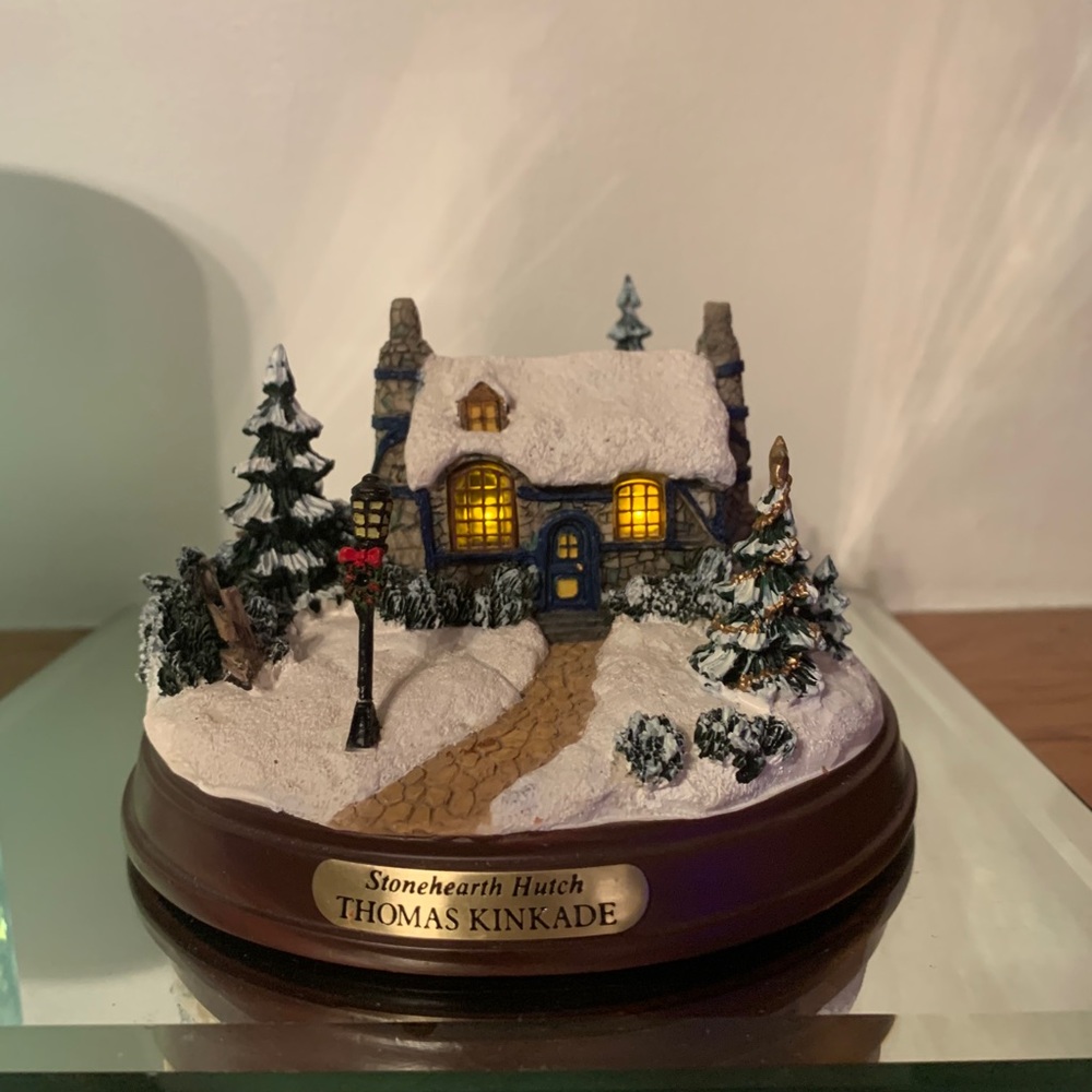 Thomas Kinkade Lighted Stonehearth Hutch Decor